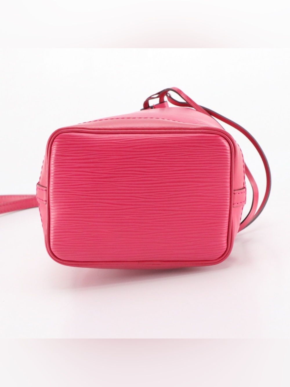 Louis Vuitton Nano Noé Bucket Crossbody Bag in Fuchsia Pink Epi Leather - Picture 4 of 9
